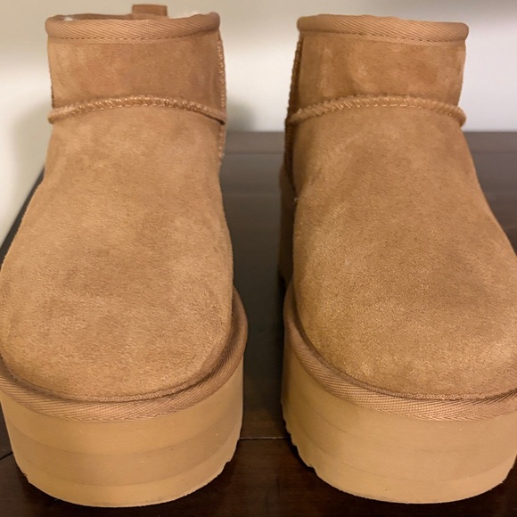 UGG Women’s Classic Ultra Mini Platform Boots - Picture 7 of 16